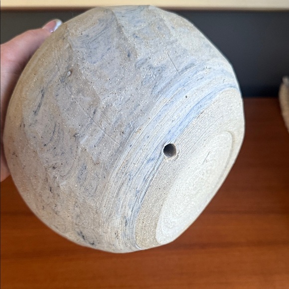 Artisan Ceramic Vase in Blue and Gray signed Hunts crafted vase or yarn holder - Picture 4 of 9